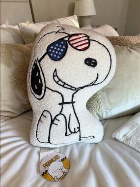 Peanuts Snoopy USA American Flag Sunglasses 14" x 17" Decorative Pillow NWT